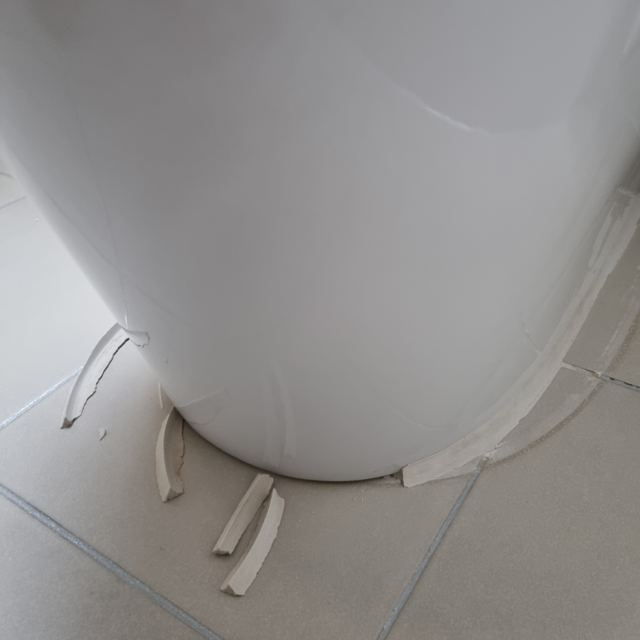 변기 둘레 백시멘트 걷어내고 실리콘으로 4