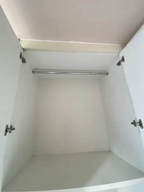 장 안쪽 · 옷봉·서랍·선반 — 베란다 붙박이장 철거, 폐기물 수거