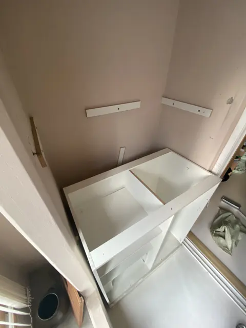 몸통 들어내기 · 벽 받침 — 베란다 붙박이장 철거, 폐기물 수거