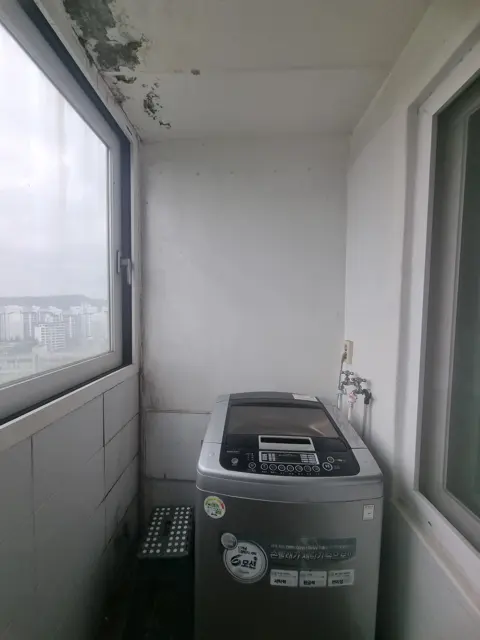 철거 뒤 — 세탁실 상부장 철거