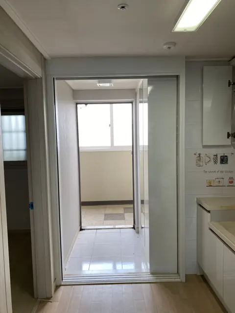 작업 전 · 현관 중문 — 아파트 현관 중문 철거