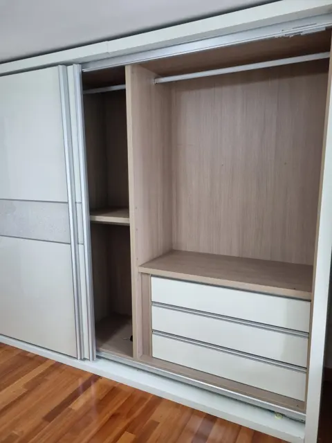 장 안쪽 · 옷봉·서랍·선반 — 안방 붙박이장 철거