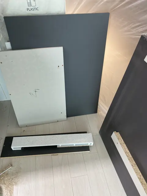 떼어낸 판 — ㄱ자 싱크대를 일자로 리폼