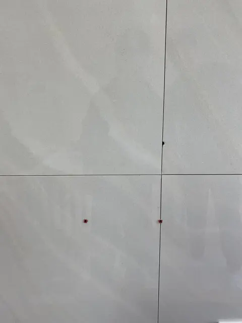 여분 타일로 바꾼 뒤 — 깨진 아트월 타일 교체 (갖고 계시던 여분 타일로)