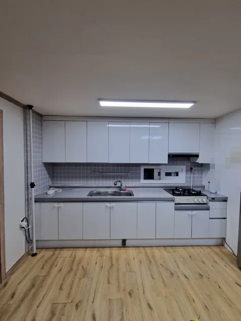 다시 단 뒤 — 내려앉은 주방 상부장 다시 달기